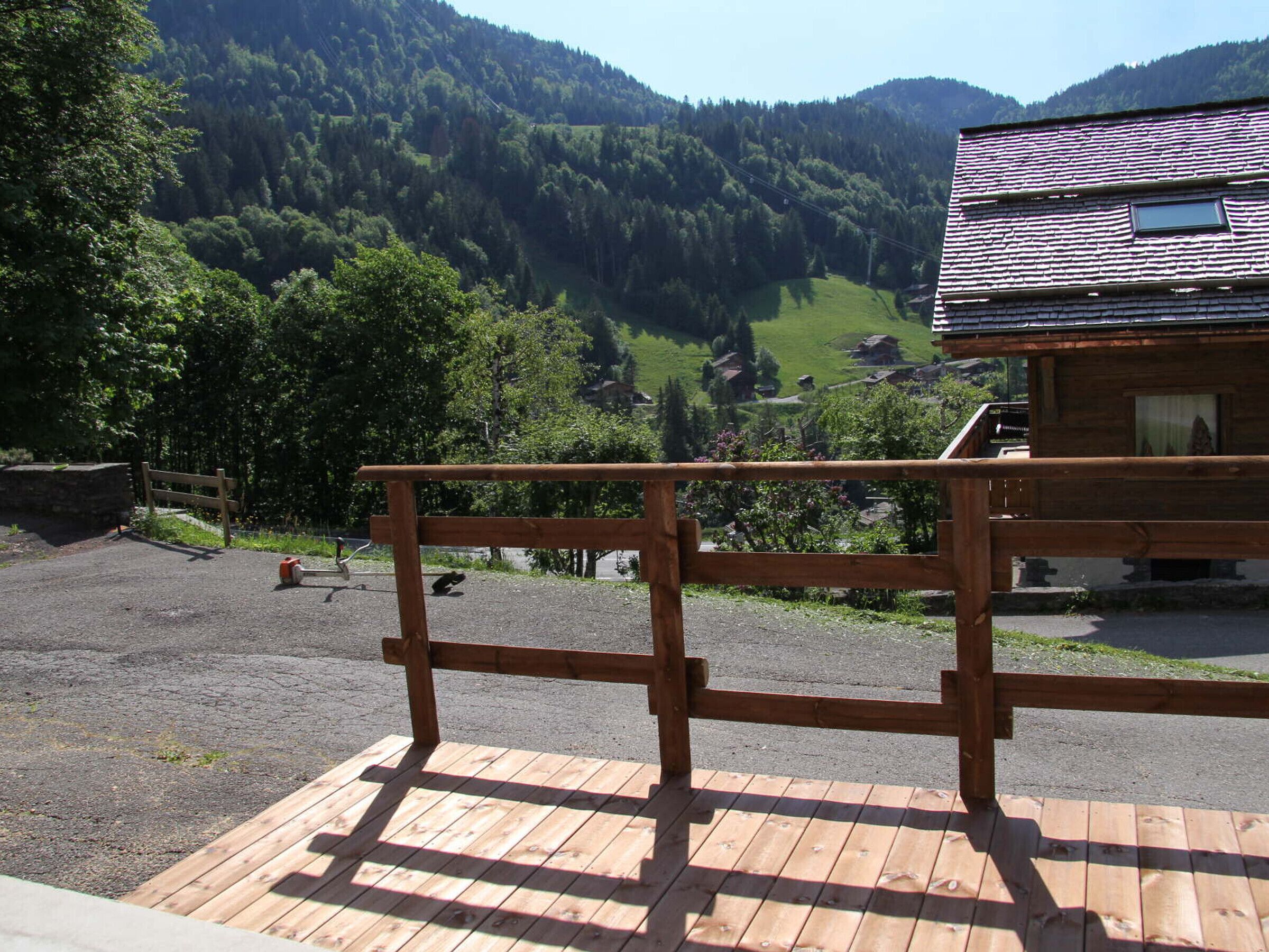2-bedroom apartment near the slopes with terrace and garage in La Clusaz