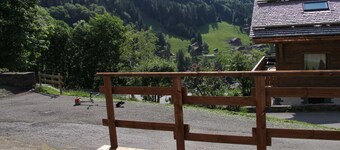 2-bedroom apartment near the slopes with terrace and garage in La Clusaz