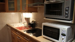 A kitchen with a microwave, toaster, and a coffee maker on the countertop. - 2-bedroom apartment near the slopes with terrace and garage in La Clusaz (La Clusaz)
