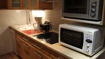 Geladeira, micro-ondas, fogão, lava-louças