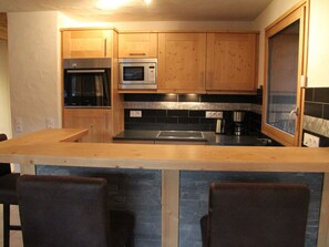 Refrigerador, microondas, horno, lavavajillas