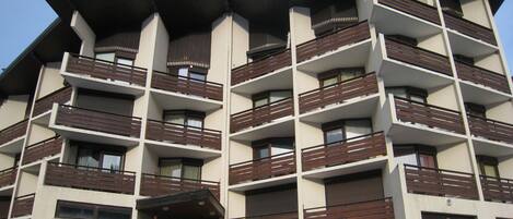 المنشأة من الخارج