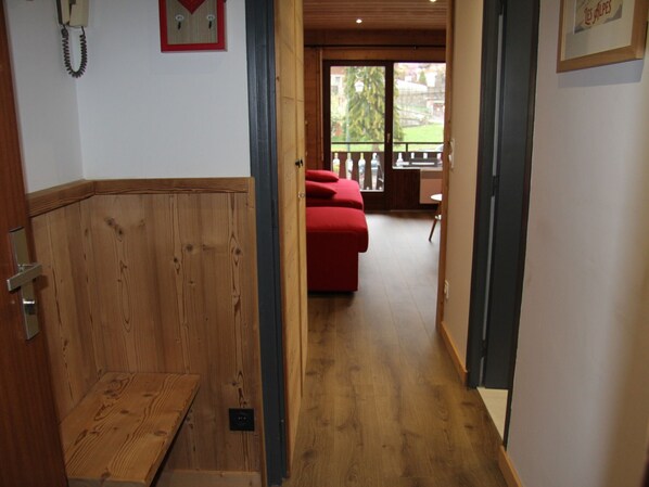 Interior - Renovated studio in resort center, sleeps 4, balcony (La Clusaz)