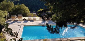 Een verwarmd zwembad