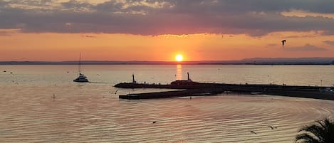 Una spiaggia nelle vicinanze