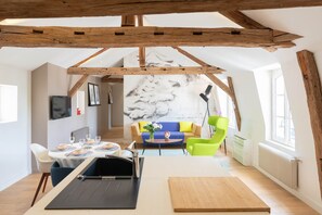 Dining - Arty Apartment (Angers)