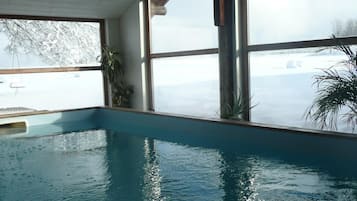 Piscina coperta, una piscina riscaldata