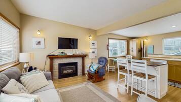 TV, fireplace, DVD player, books