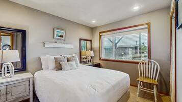3 bedrooms, free internet, bed sheets