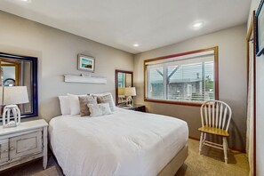 3 bedrooms, free Internet, bed sheets