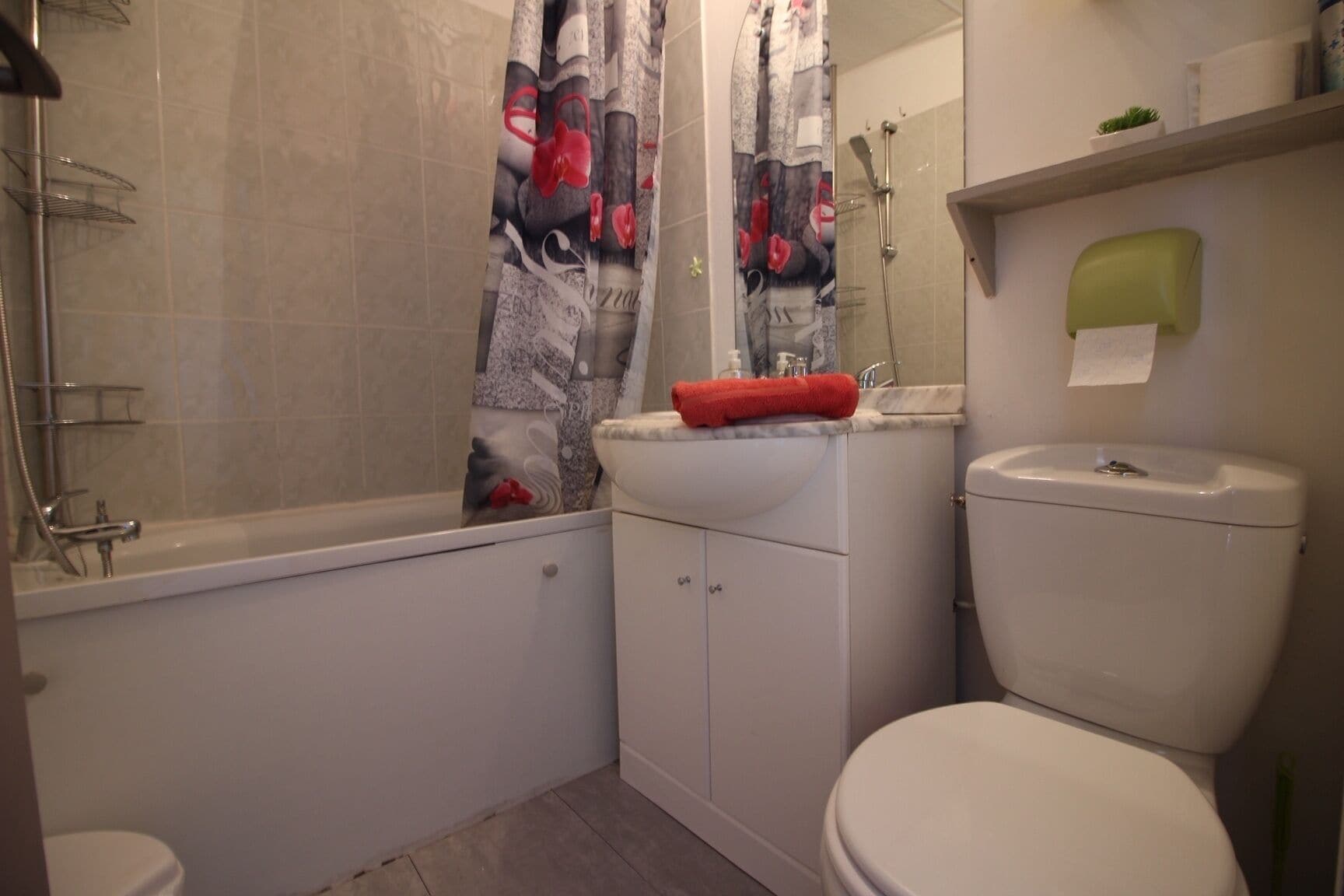 Bathtub, hair dryer, towels