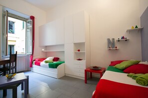 3 bedrooms, desk, iron/ironing board, free WiFi