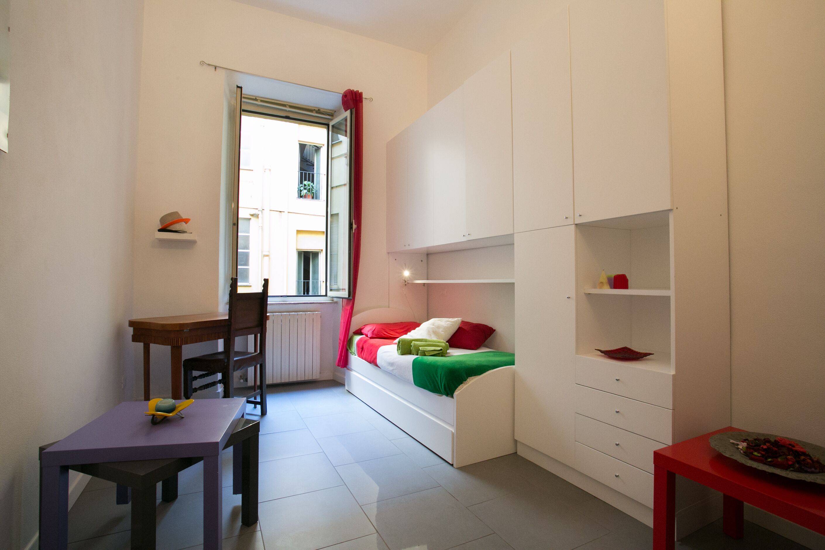 3 bedrooms, desk, iron/ironing board, WiFi (free)