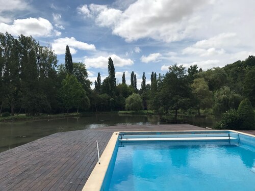 The Domaine du Lac - Villecerf