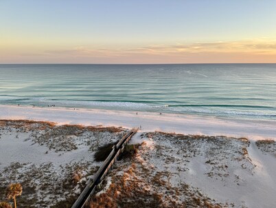 𝔾𝕦𝕝𝕗𝔽𝕣𝕠𝕟𝕥 𝑬𝒎𝒆𝒓𝒂𝒍𝒅 𝑰𝒔𝒍𝒆 9th Floor Stocked & Stellar Reviews!