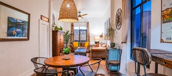 Single Unit Loft/Apartment Sleeps 4- 1,300sq ft