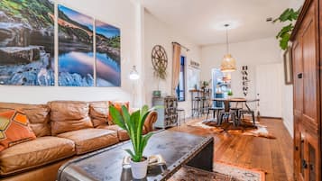 TV connectée, jeux vidéo, lecteur de DVD, livres