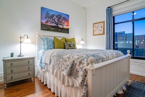 2 bedrooms, desk, iron/ironing board, free WiFi