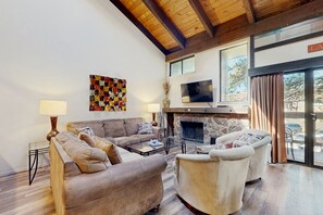 Télévision, cheminée