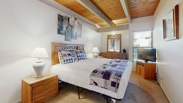 4 bedrooms, iron/ironing board, internet, bed sheets