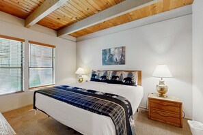 4 quartos, ferros/tábuas de passar roupa, acesso à internet