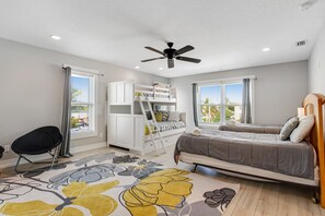 4 bedrooms, iron/ironing board, Internet, bed sheets