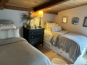 3 bedrooms, desk, iron/ironing board, free WiFi