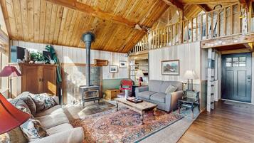 TV, fireplace, stereo