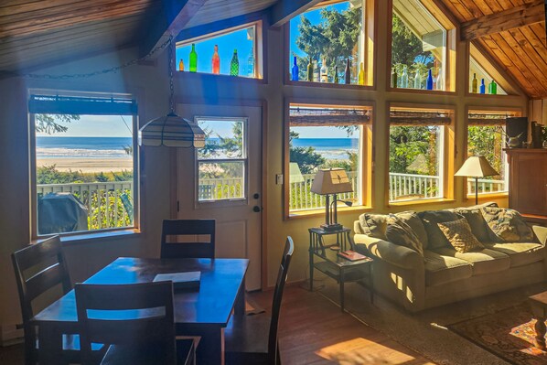 TV, fireplace, stereo - Dog-friendly beachfront cabin with ocean views & private path to beach (Copalis Beach)