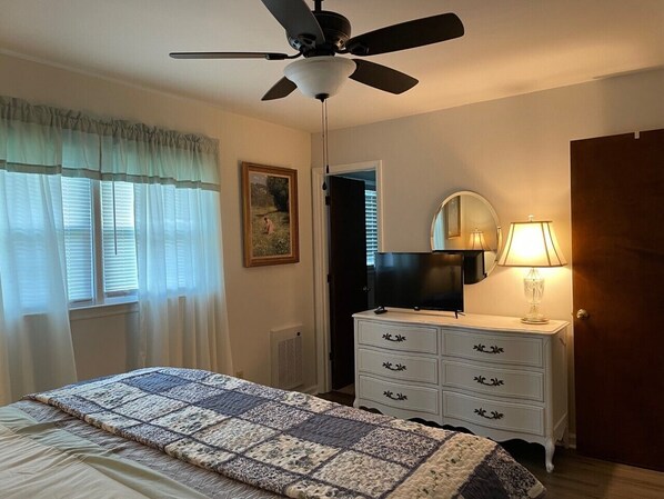 2 bedrooms, desk, iron/ironing board, free WiFi