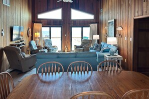 Een televisie en een dvd-speler