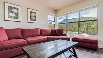 Televisión y chimenea