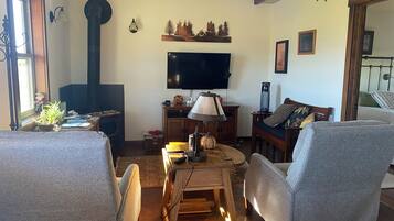 Smart TV, books, stereo