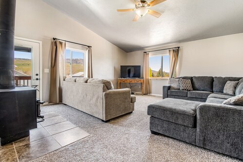 Päivitetty Bear Lake Cabin w / pelihuone, kävelymatkan päässä kaupungista