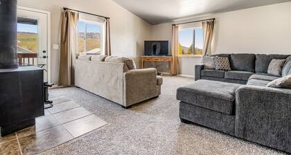 Päivitetty Bear Lake Cabin w / pelihuone, kävelymatkan päässä kaupungista