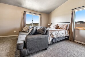 4 bedrooms, iron/ironing board, free Internet, bed sheets