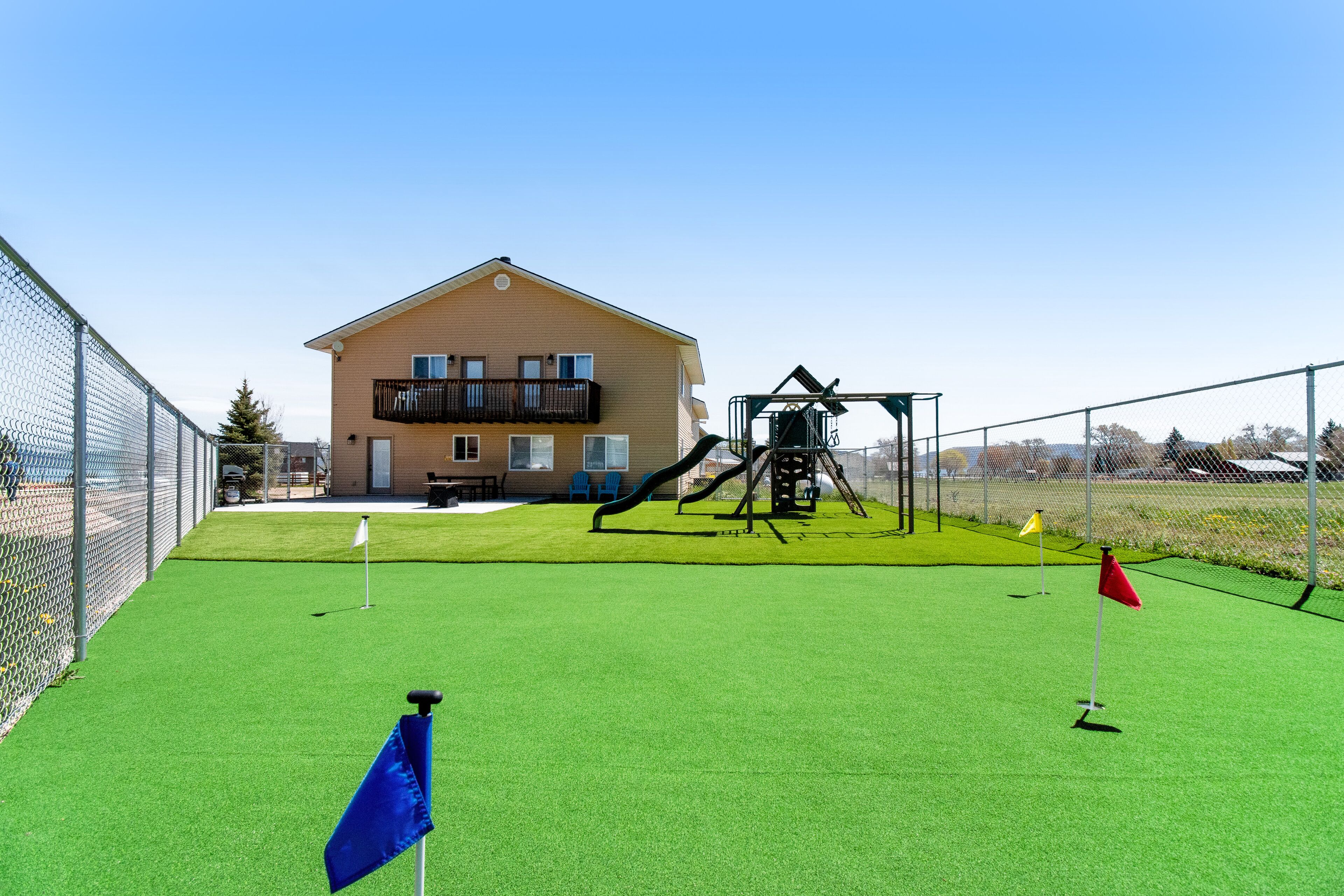 Updated Bear Lake cabin with game room & new swing set - walk to town