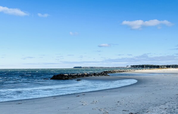 Beach nearby, sun loungers - Cape Escape-Short Walk to Beach, Pet Friendly, Fenced Yard & Optional GC Rental (Cape Charles)