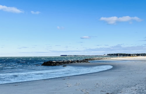 Cape Escape-Short Walk to Beach, Pet Friendly, Fenced Yard & Optional GC Rental