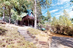 Exterior - Chalet with views, recreation facility, lake access - seasonal pool (Arnold)