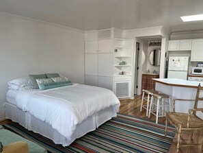 1 habitación, tabla de planchar con plancha, wifi gratis y ropa de cama