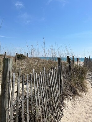 Plage à proximité, chaise longue