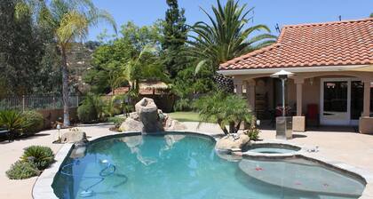 San Diego kotiin RESORT BACKYARD!