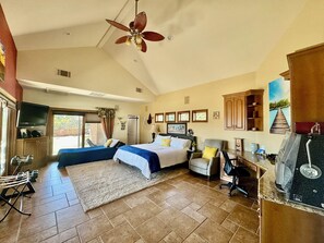 5 habitaciones, escritorio y tabla de planchar con plancha 