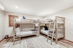 3 多间卧室、笔记本电脑工作区、熨斗/熨衣板、免费 WiFi
