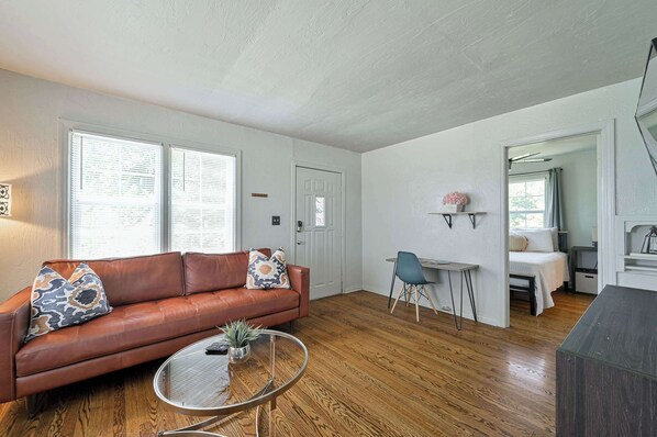 Televisión y oficina 