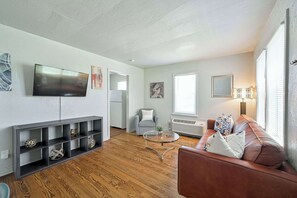 TV, offices - Perfect for travel workers ✈️, budget-friendly for long stays🏠! (Oklahoma City)