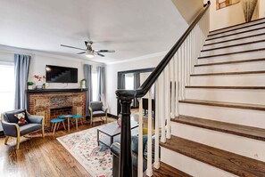 Interior - Howes Capitol I - Sleek & stylish, walk to OU Med (Oklahoma City)