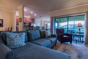 TV - Available 2025 !! Beautiful Water View 2 Bed+ Den +Garage Veranda Treviso Bay (Naples)