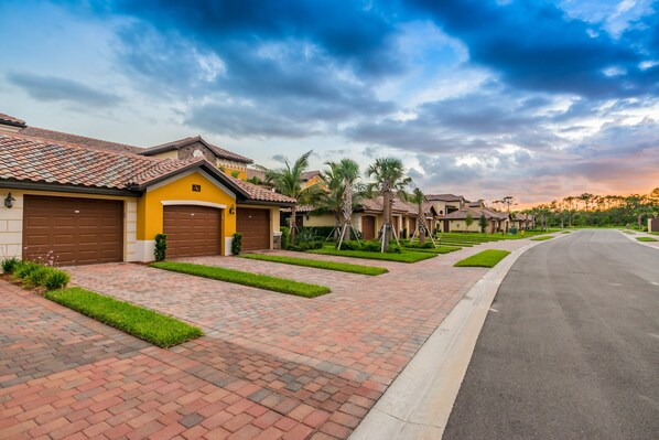 Exterior - Available 2025 !! Beautiful Water View 2 Bed+ Den +Garage Veranda Treviso Bay (Naples)